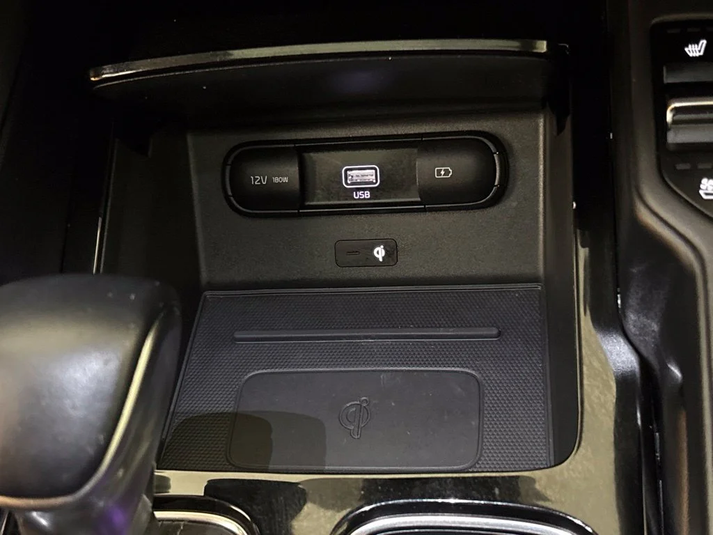 Used 2022 White Kia EX image 41
