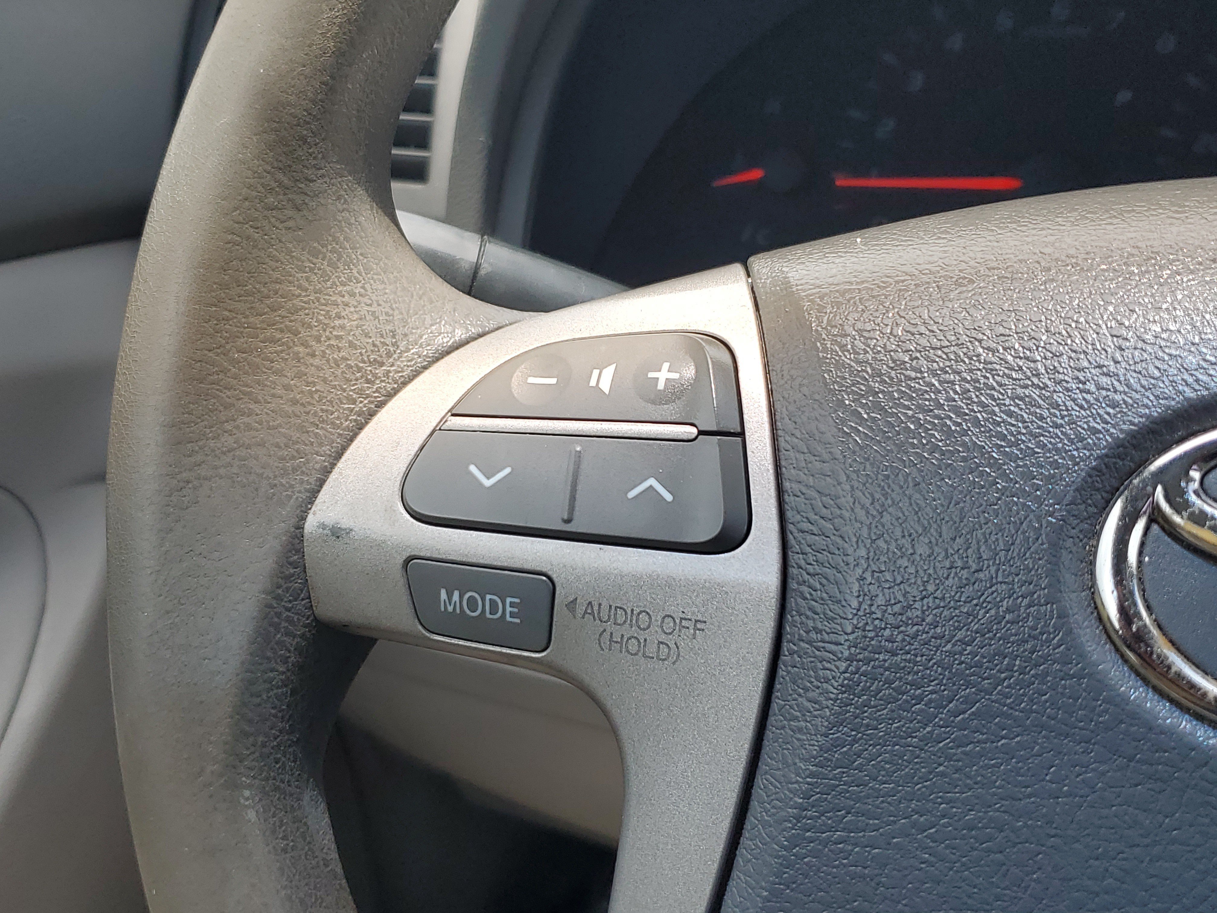 Used 2007 Silver Toyota LE image 23