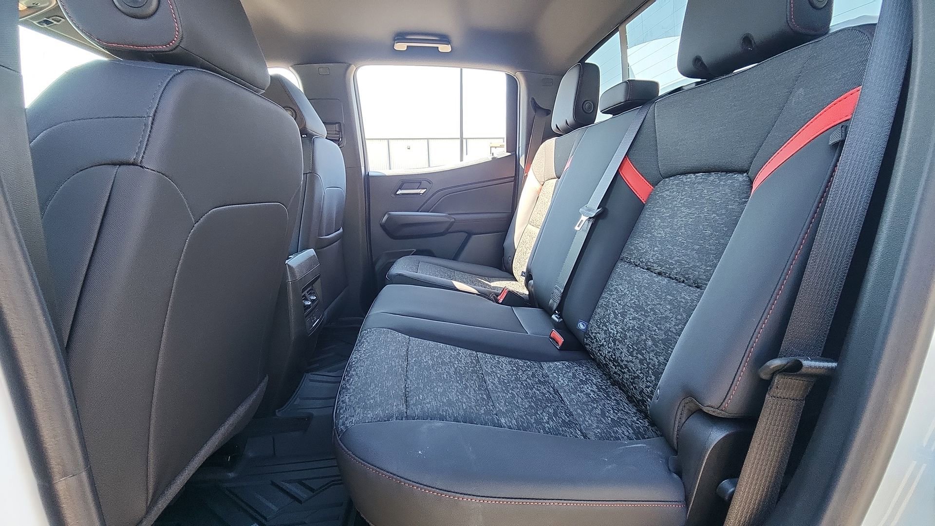 2026 Chevrolet Colorado Z71 - Photo 23