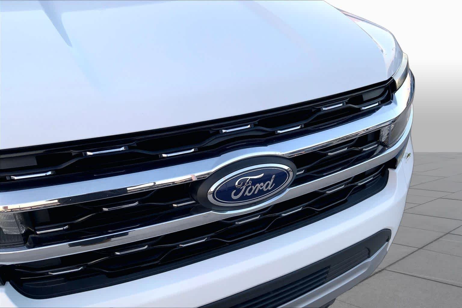 Used 2022 Oxford White Ford Limited image 30