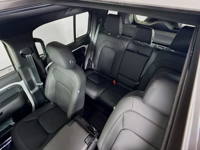 New 2026 Fuji White Land Rover X-Dynamic SE image 14