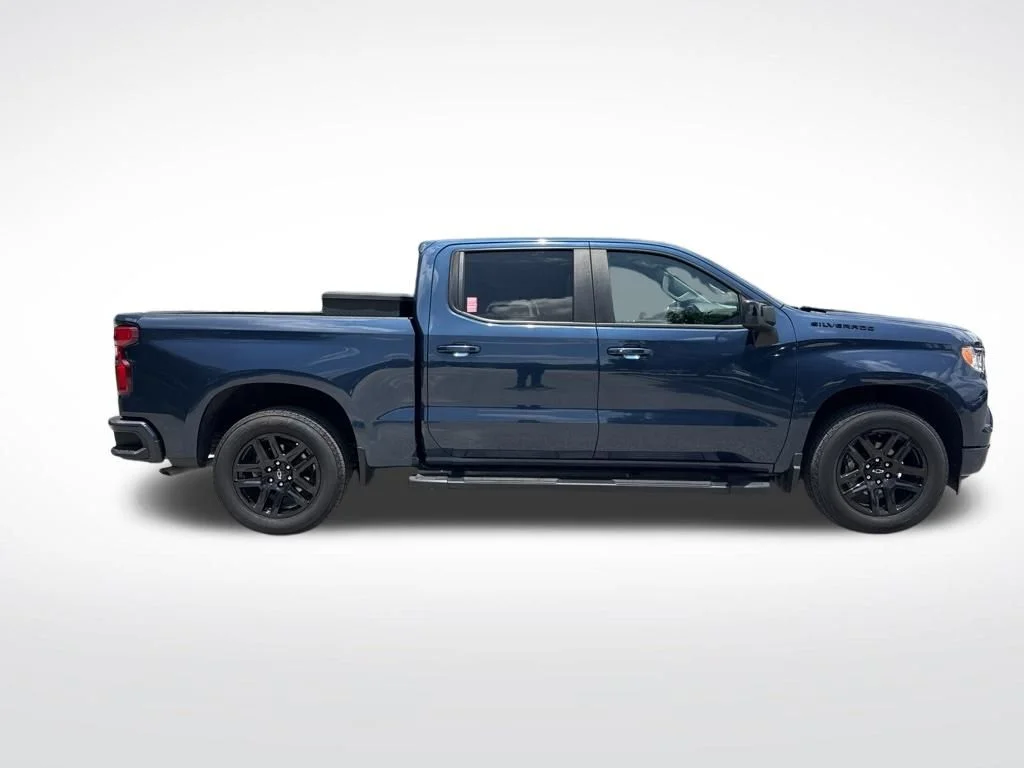 Used 2022 Northsky Blue Metallic Chevrolet RST image 4