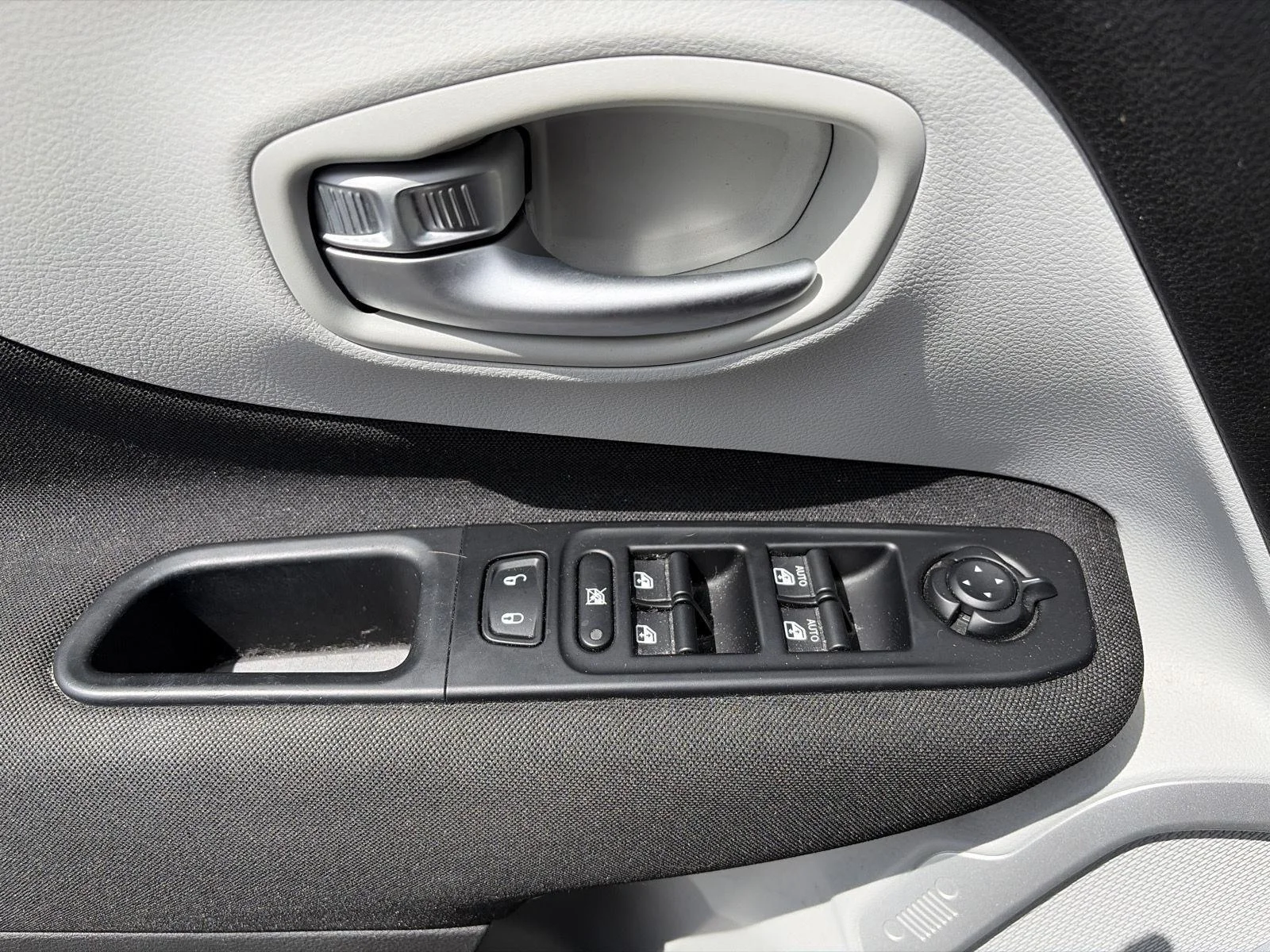 Used 2019 Black Clearcoat Jeep Latitude image 13
