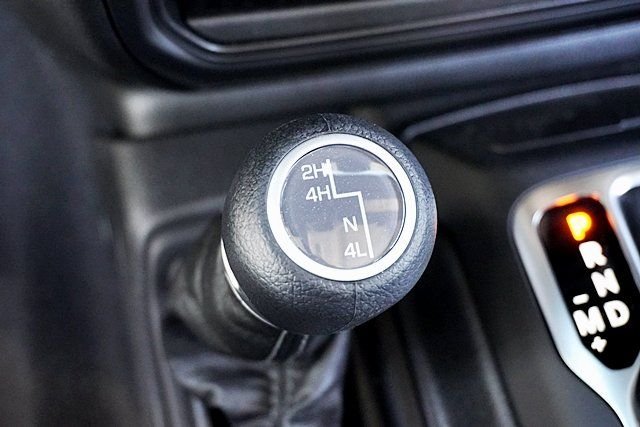 New 2025 Anvil Clear-Coat Exterior Paint Jeep Sport S image 39