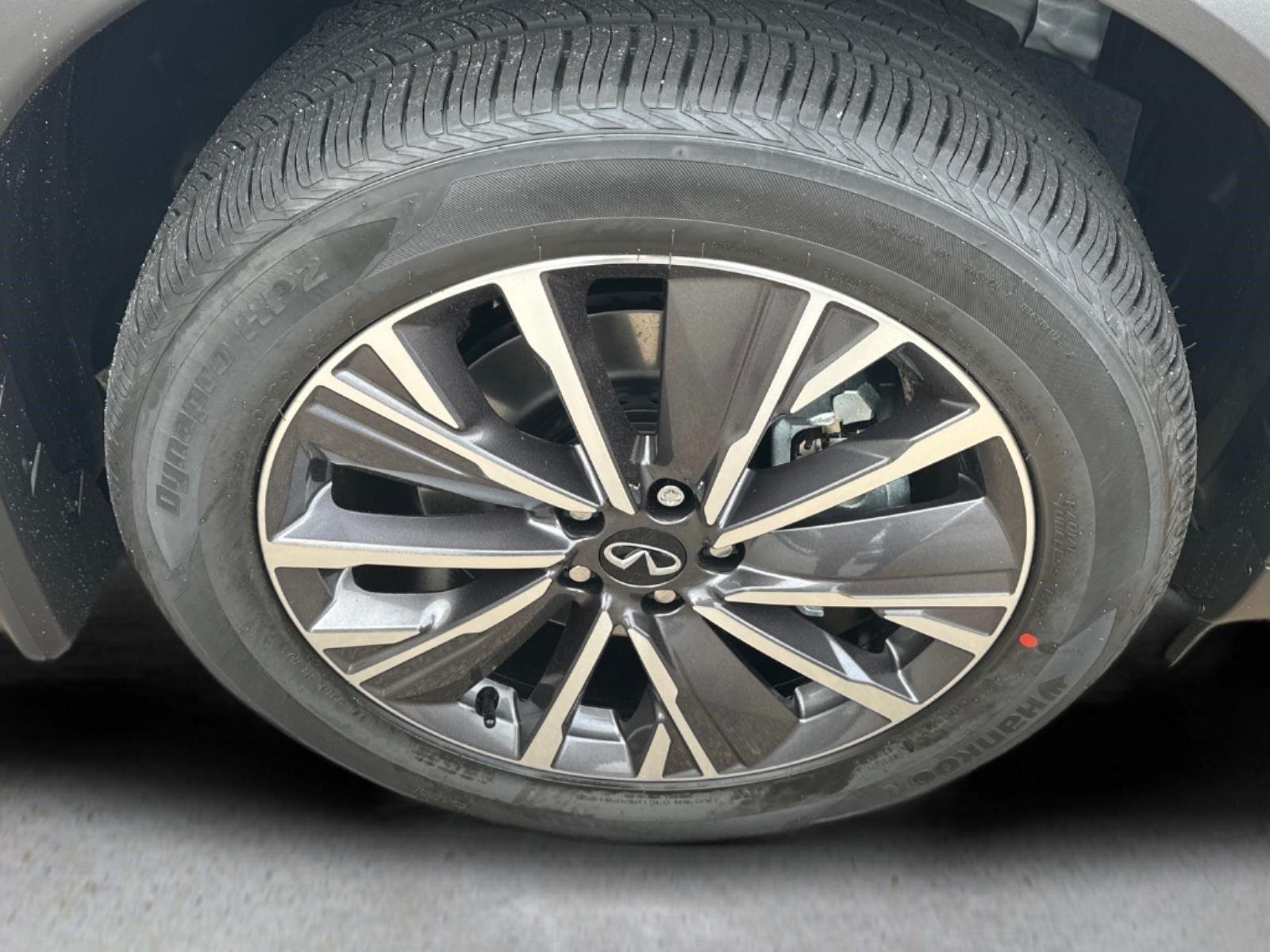 New 2027 RADIANT WHITE INFINITI Luxe FWD image 11