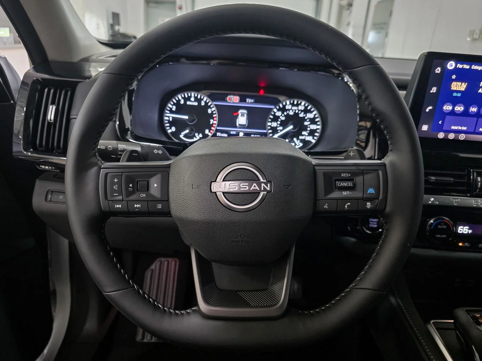 New 2026 Everest White Pearl TriCoat Nissan SV image 33