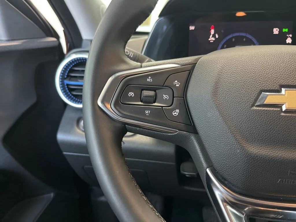 Used 2025 Red Chevrolet LT image 6