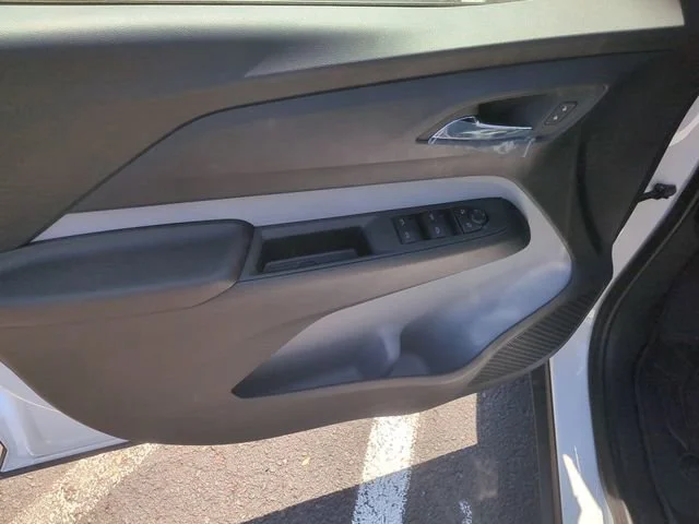New 2027 Summit White Chevrolet LT image 23