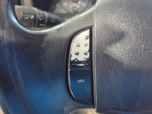 Used 2006 White Ford XL image 25