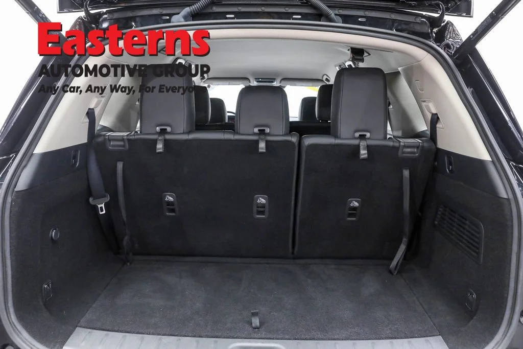 Used 2022 Black Nissan SL image 9