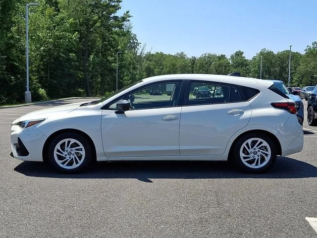 Used 2024 White Subaru  image 5