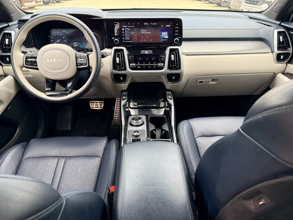 Used 2023 Silky Silver Kia SX Prestige image 14