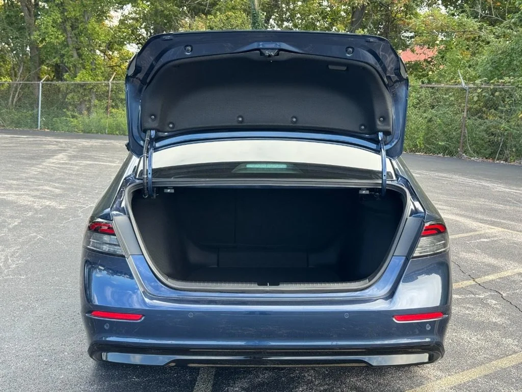 Certified Used 2025 Dark Blue Honda Touring image 5