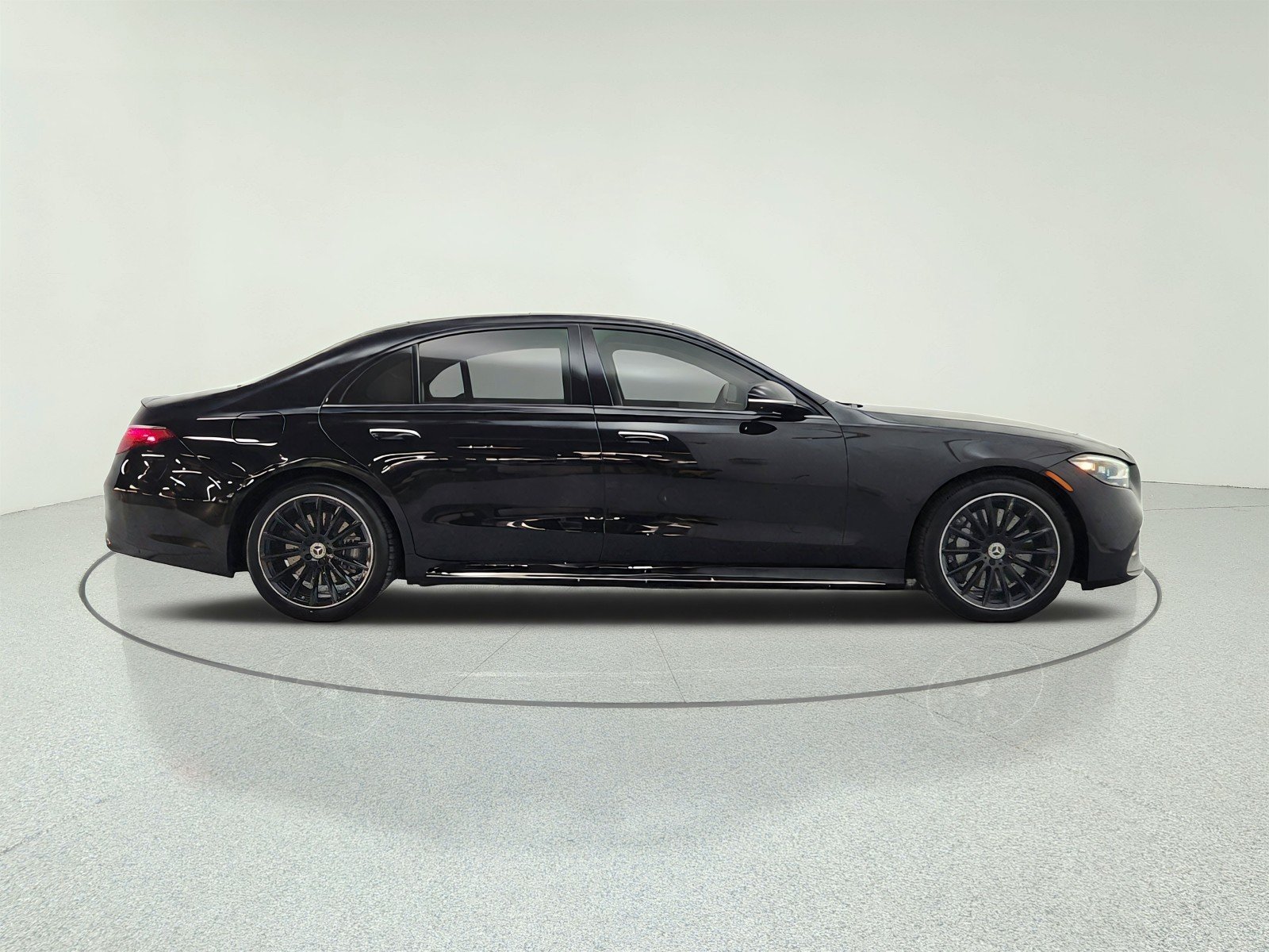 Used 2023 Black Mercedes-Benz S 500 4MATIC® Sedan image 4