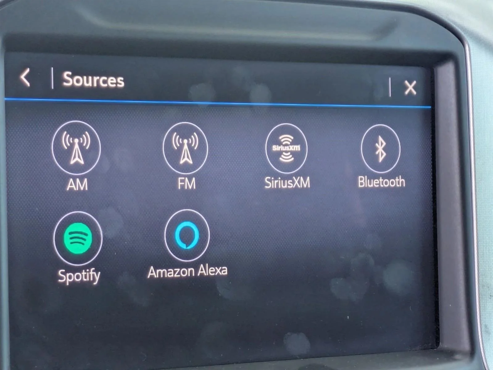 Used 2019 White Frost Tricoat GMC SLT image 9