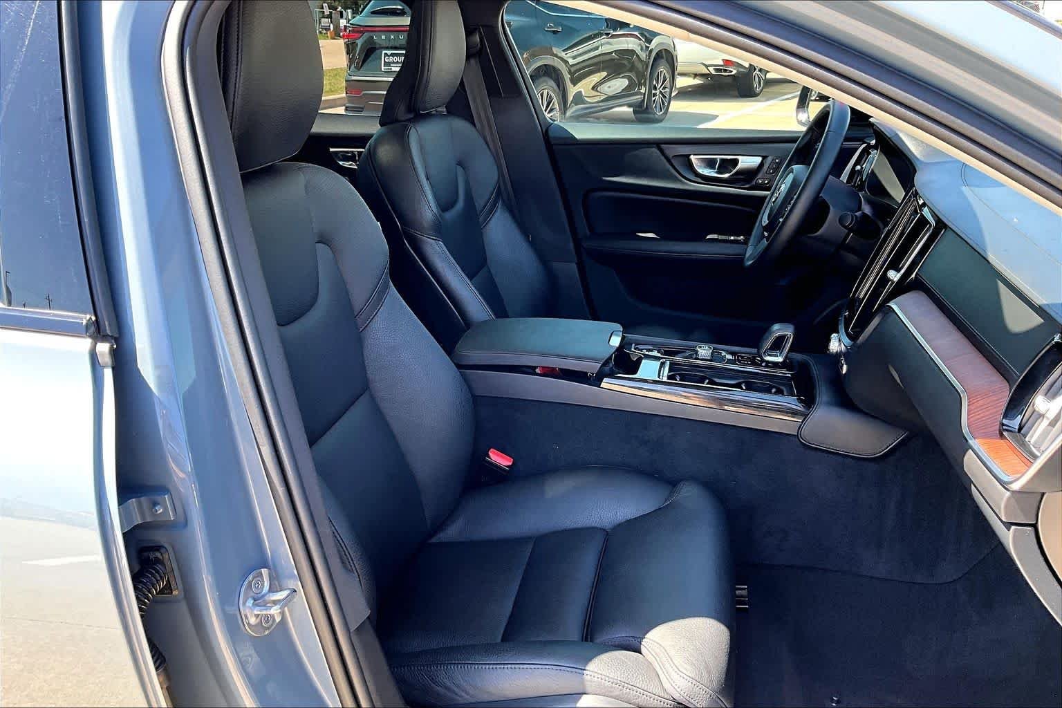 Used 2024 Thunder Grey Metallic Volvo Ultimate Dark Theme image 9