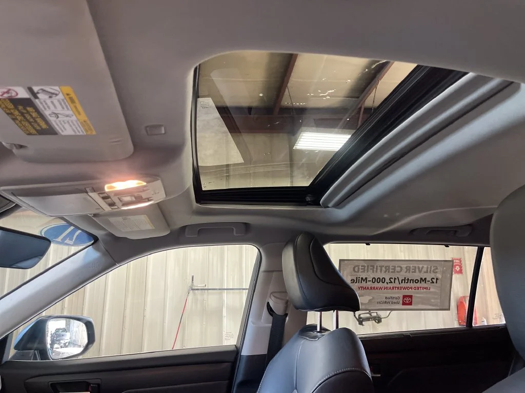 Used 2021  Toyota XLE image 12