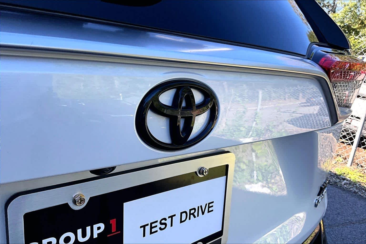 Used 2025 Wind Chill Pearl/Midnight Black Metallic Toyota XSE image 31