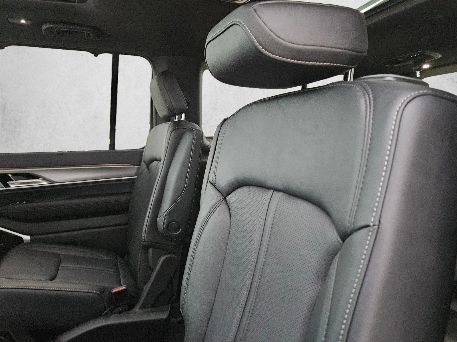 New 2026 High Gloss Black Exterior Paint Jeep Limited Reserve image 16