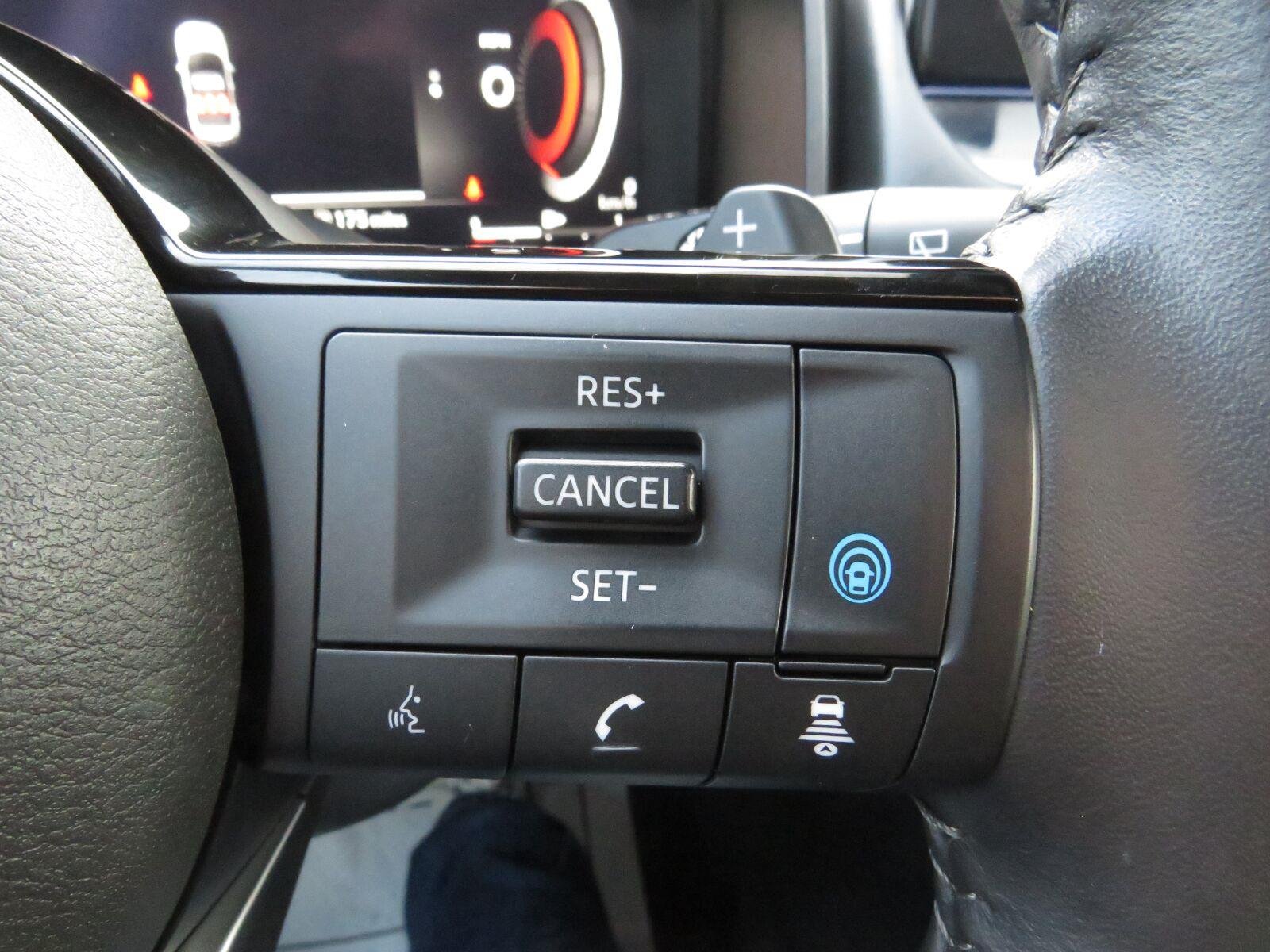 Used 2024 Boulder Gray Pearl Nissan SL image 34