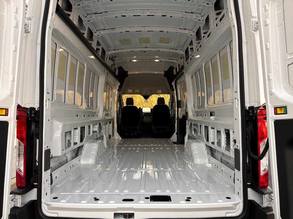 New 2026 Oxford White Ford Base image 6