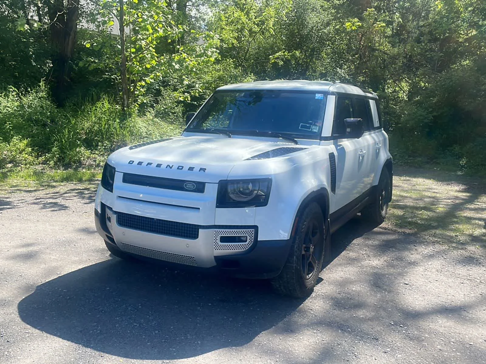 2022 Land Rover Defender S's photo