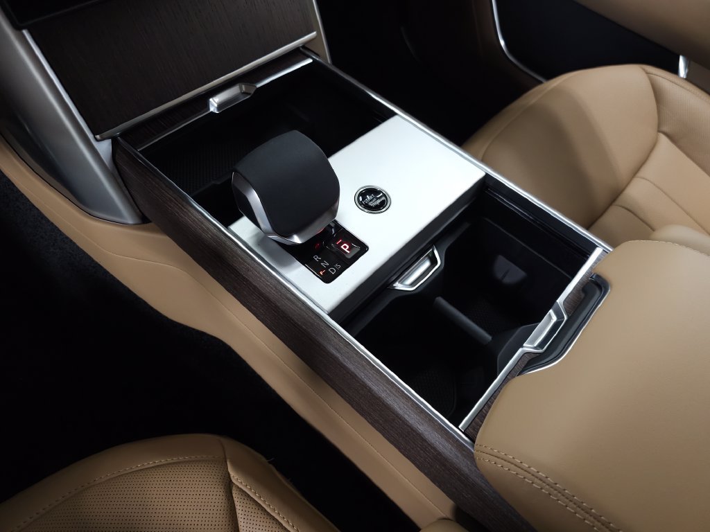 New 2026 Santorini Black Land Rover SE image 36
