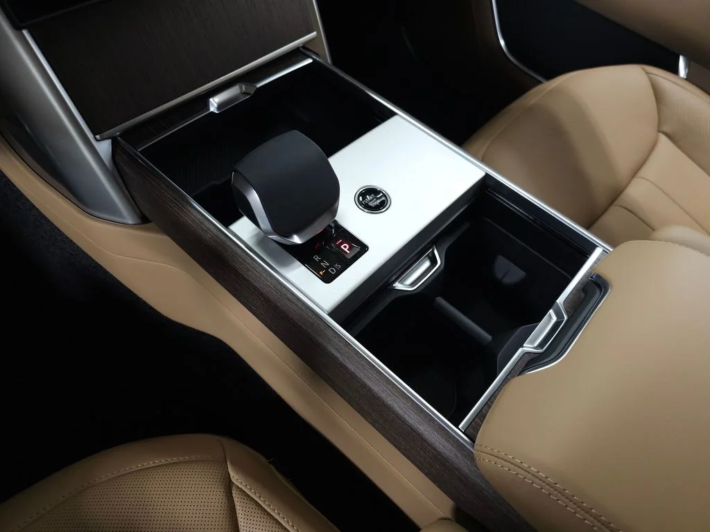 New 2026 Santorini Black Land Rover SE image 37