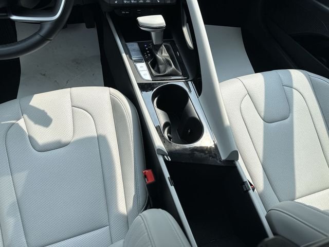 Used 2025 White Hyundai Limited image 25