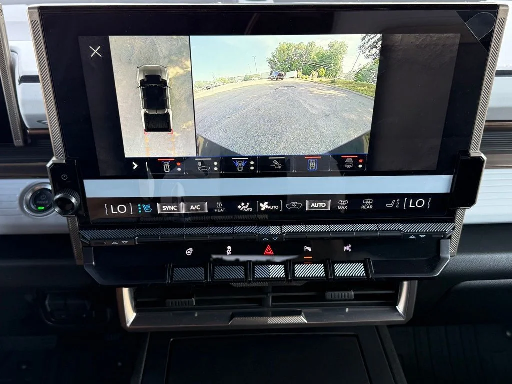 Used 2025 Black GMC 2X image 25