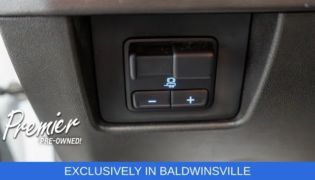 Used 2025 White Chevrolet Z71 image 17