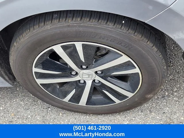 Certified Used 2023 Lunar Silver Metallic Honda LX image 9