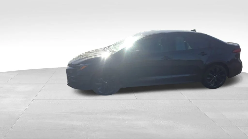 Used 2023 UNDERGROUND Toyota SE image 4