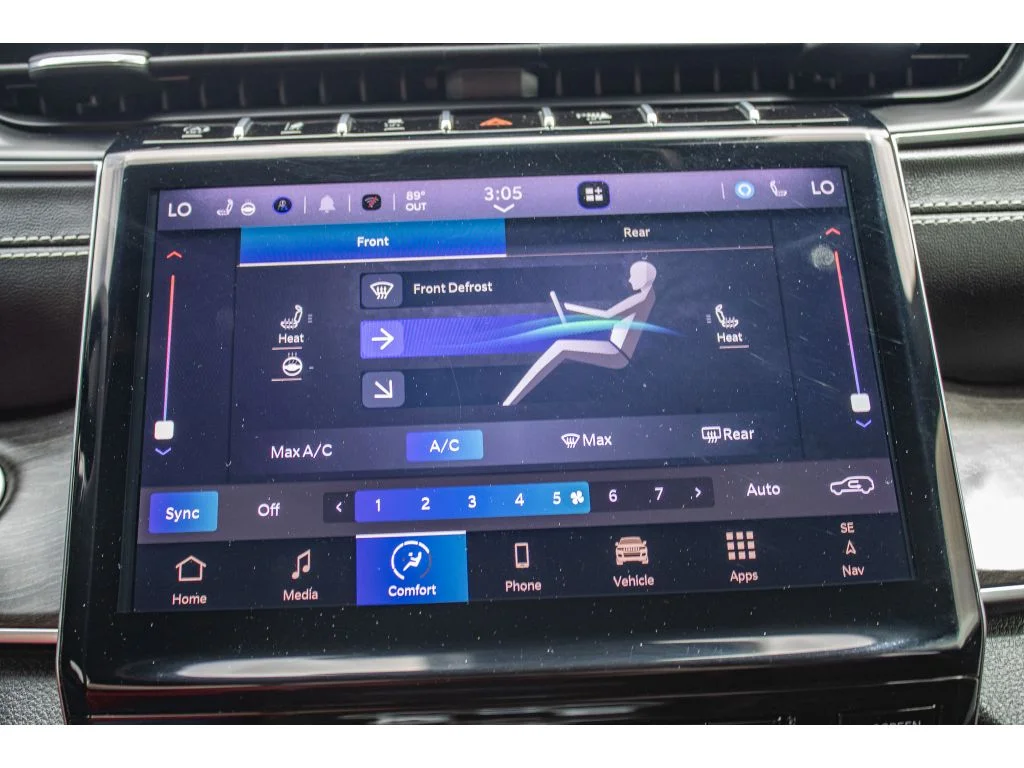 Used 2024 Diamond Black Crystal Pearlcoat Jeep Limited image 47
