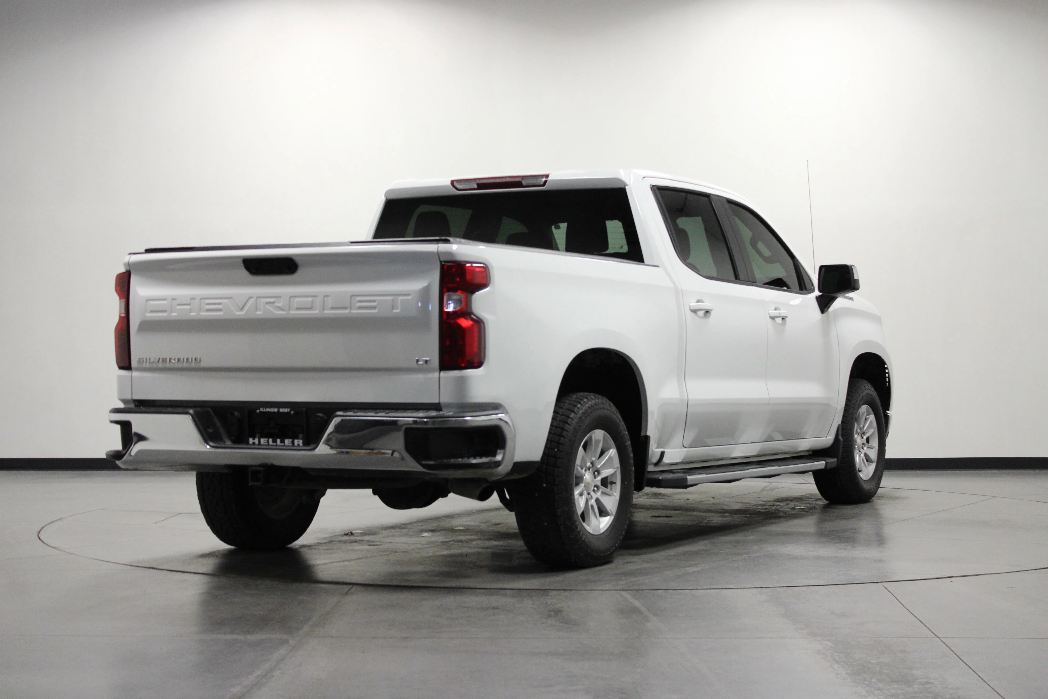 Used 2023 Summit White Chevrolet LT image 4