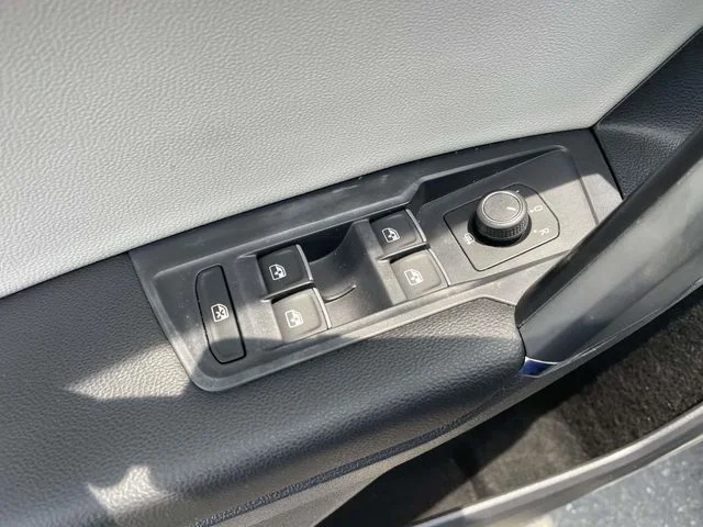 Used 2018 Gray Volkswagen 2.0T SEL image 22