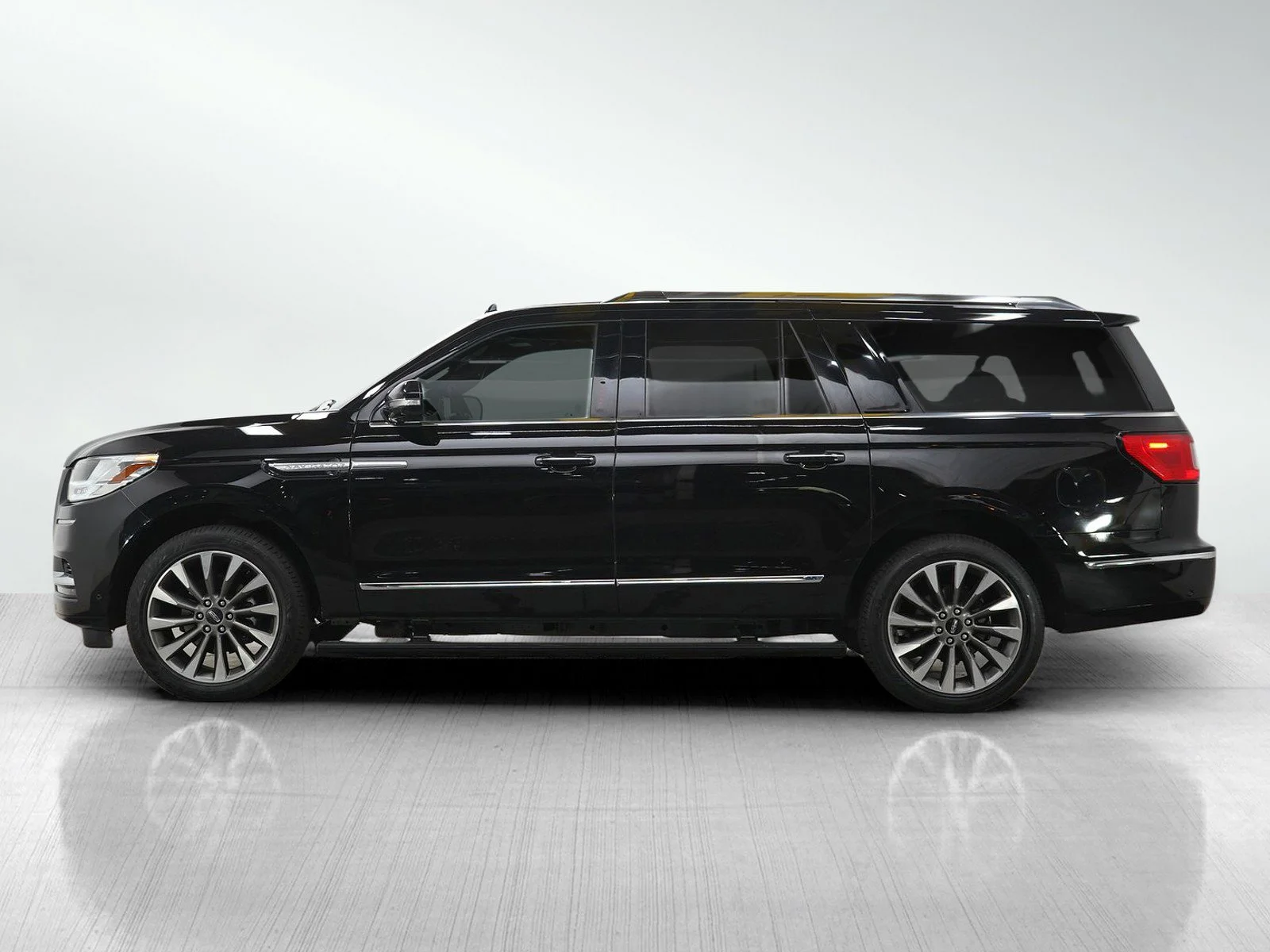 Used 2021 Lincoln Navigator Reserve L with VIN 5LMJJ3LTXMEL03006 for sale in Wayzata, Minnesota