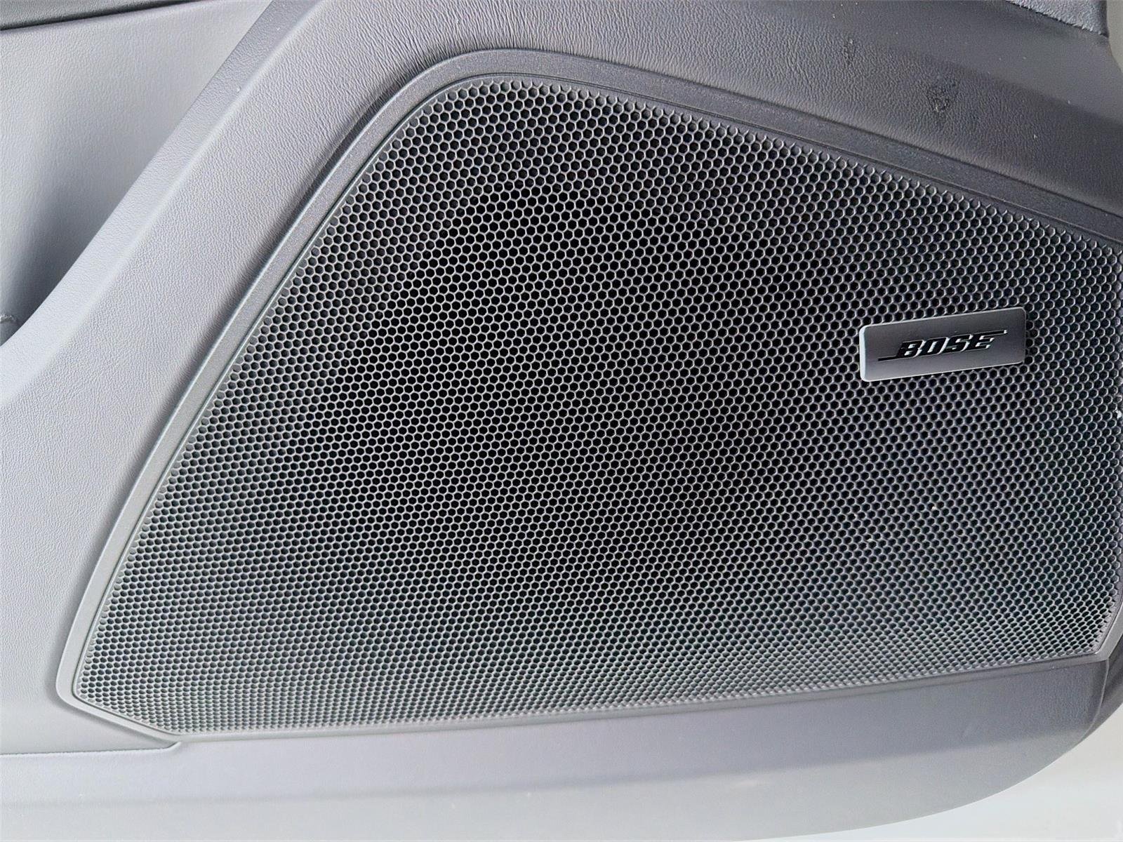 Used 2025 Chalk Porsche S E-Hybrid image 9