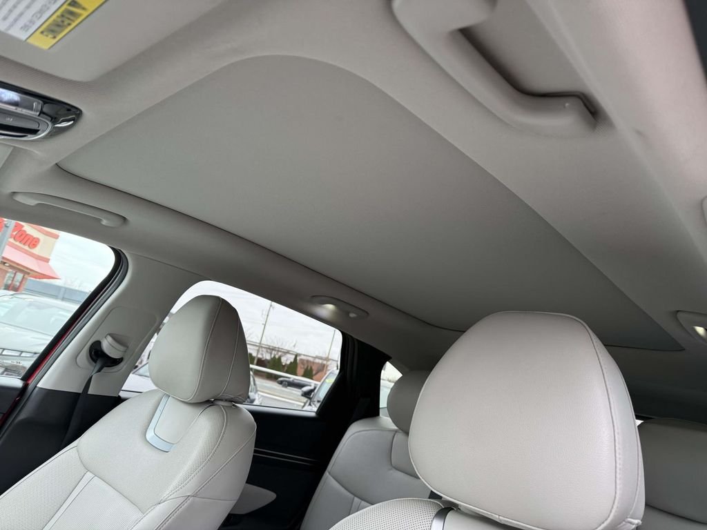 Used 2022 Red Hyundai Limited image 4