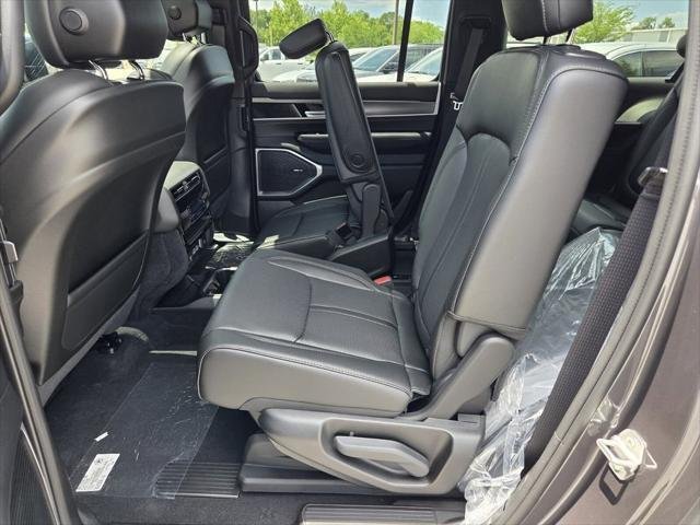New 2026 Baltic-Gray Metallic Clear-Coat Exterior Paint Jeep Grand Wagoneer image 6