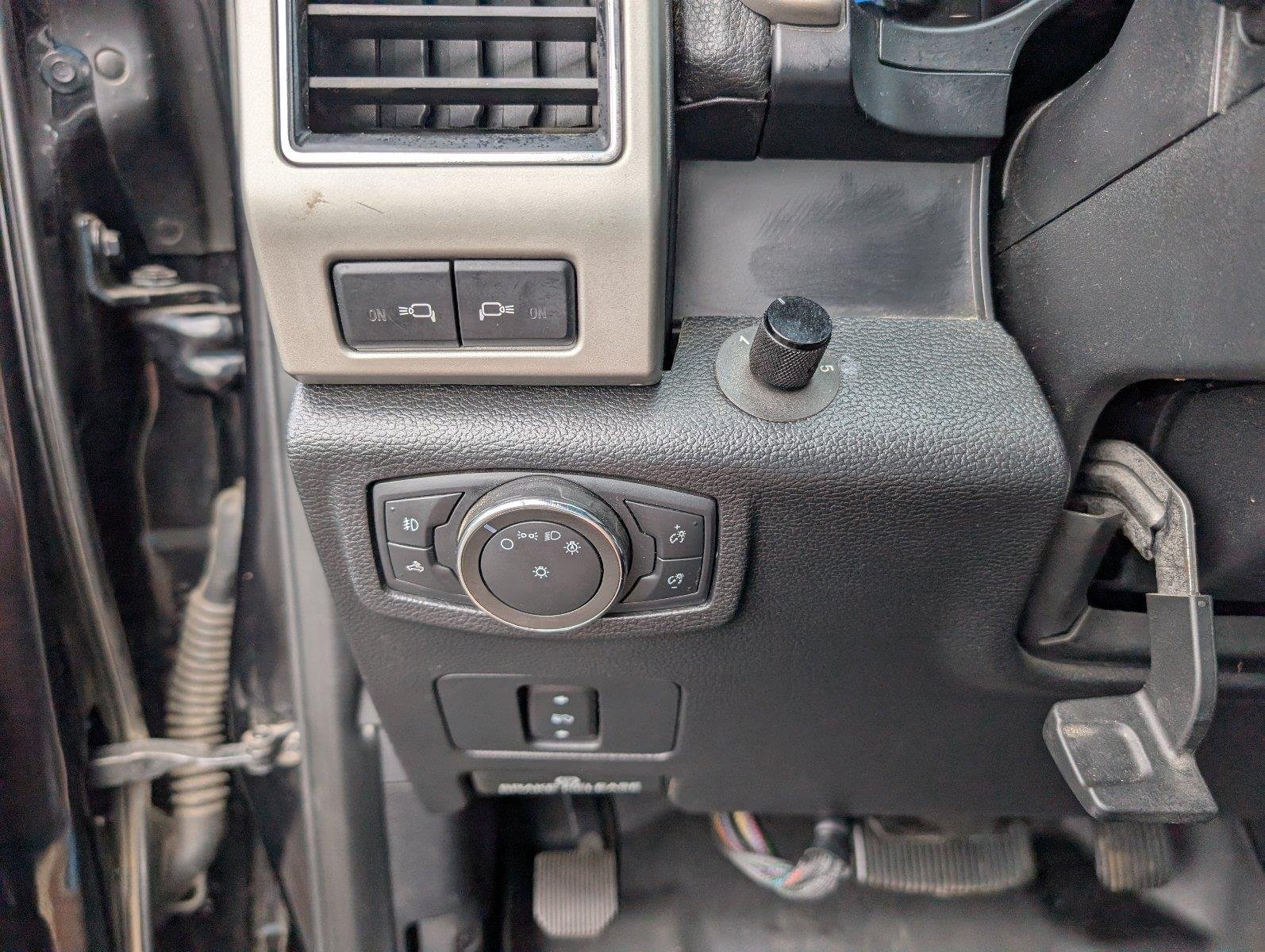 Used 2020 Agate Black Ford Lariat image 30