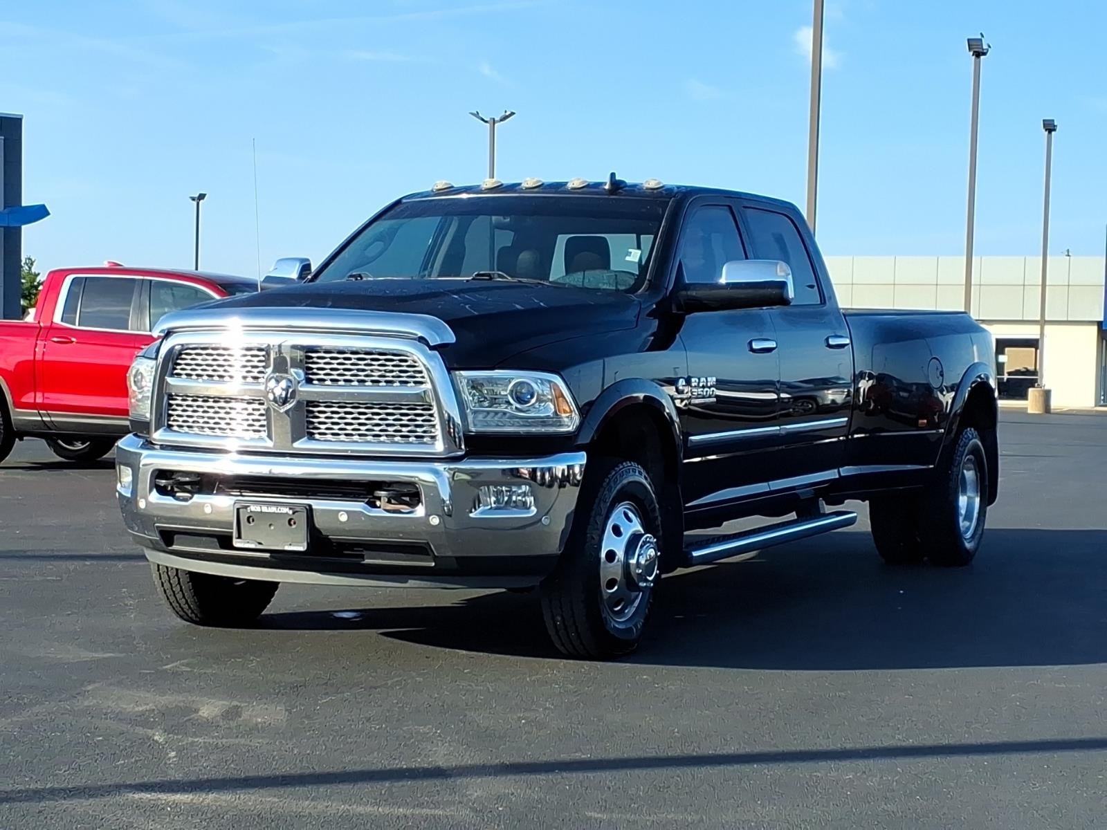 Used 2018 Brilliant Black Crystal Pearl Coat RAM Laramie image 15
