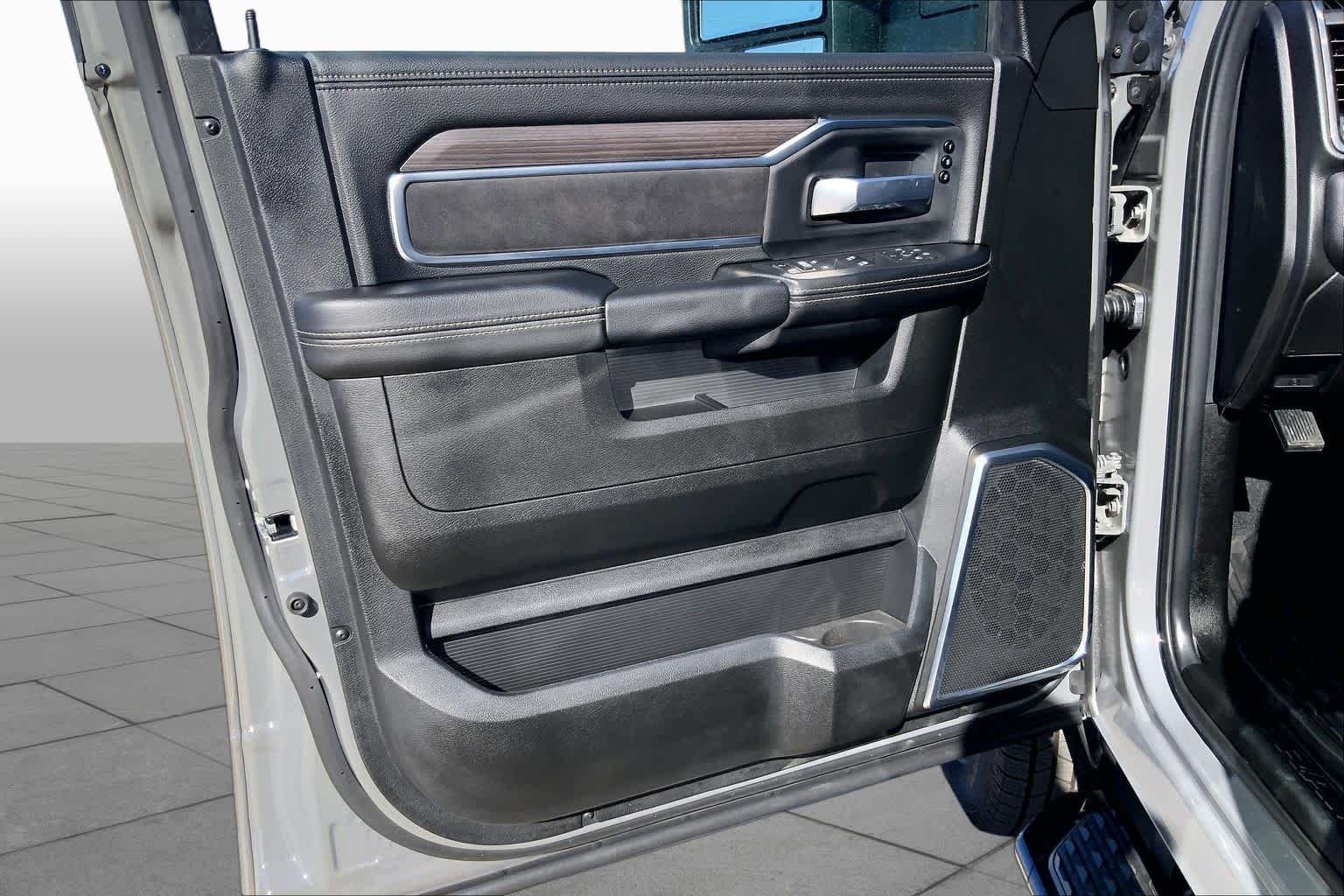 New 2026 Ceramic Gray Clear-Coat Exterior Paint RAM Laramie image 10