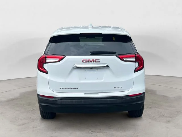 Used 2024 White GMC SLE image 4