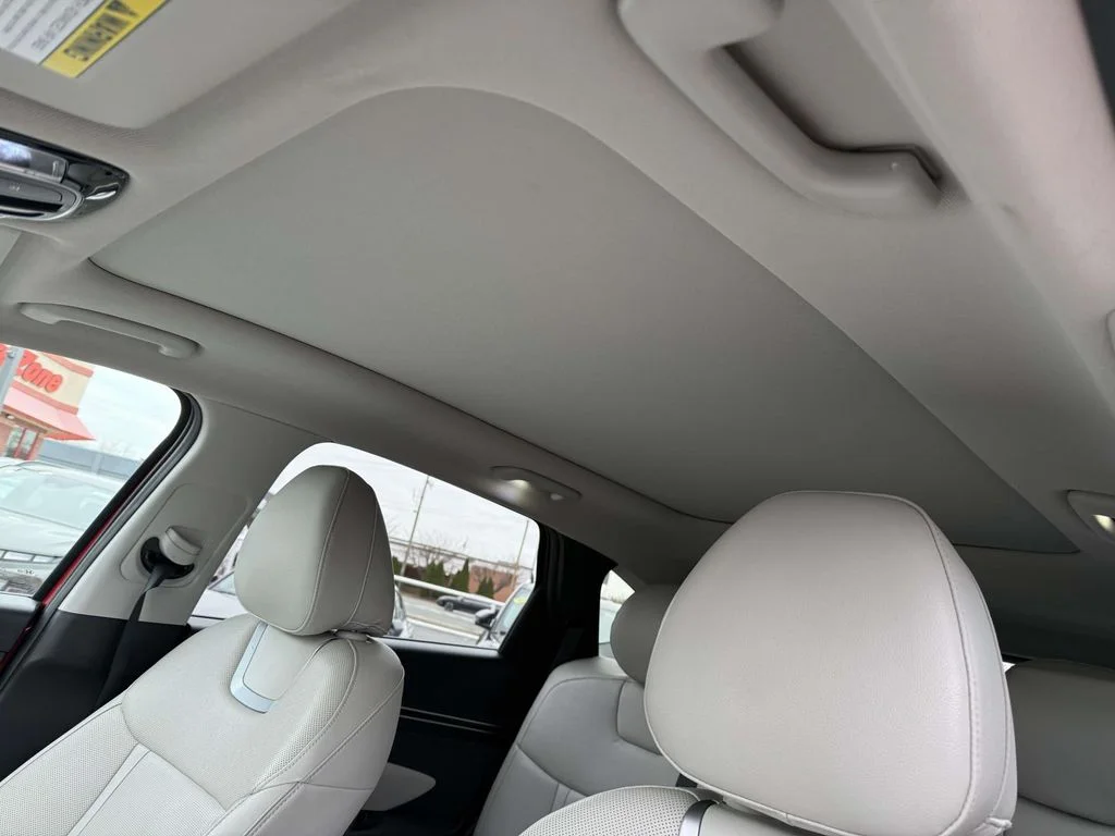 Used 2022 Red Hyundai Limited image 4