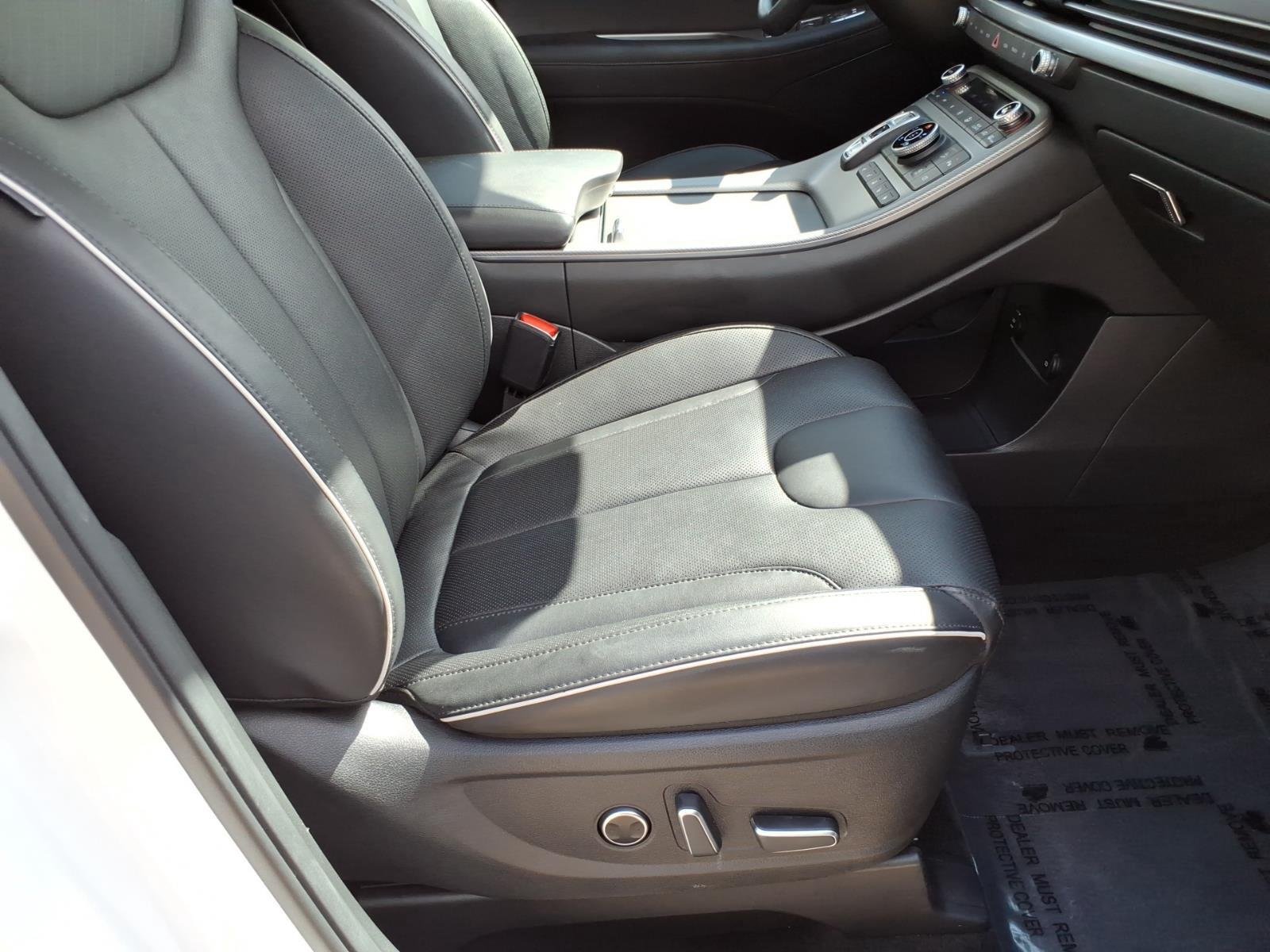Used 2024 Hyper White Hyundai SEL 7P image 24
