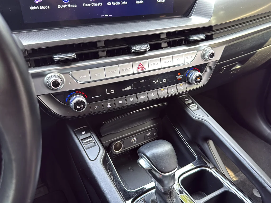 Certified Used 2025 Green Kia S image 31