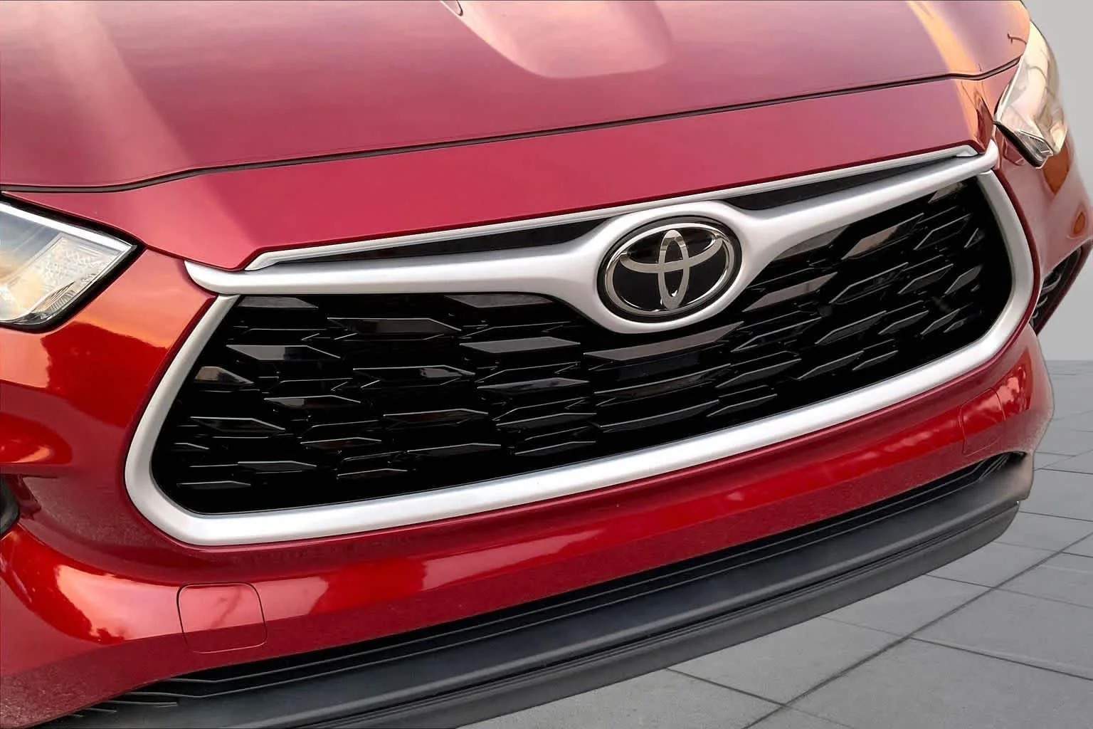 Used 2022 Ruby Flare Pearl Toyota XLE image 30