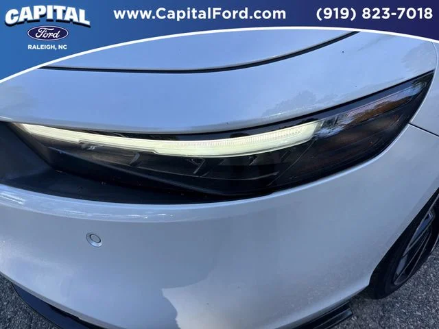Used 2023 White Honda Touring image 11