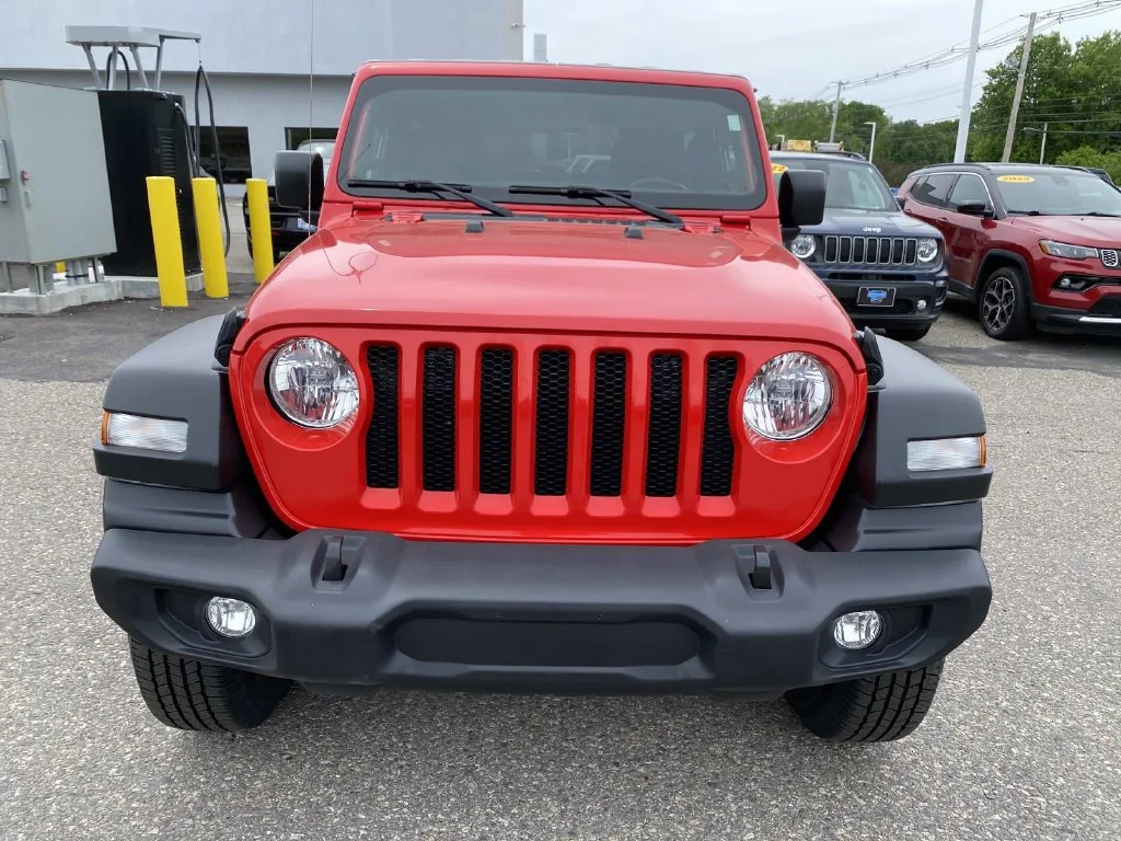 Used 2022 Red Jeep Sport S image 9